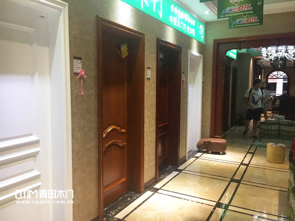 重庆青田木门：张家界逸城中央精品城专卖店木门款式多