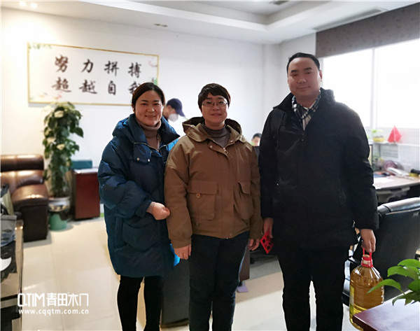 传递温暖祝福！重庆青田木门一直在行动！